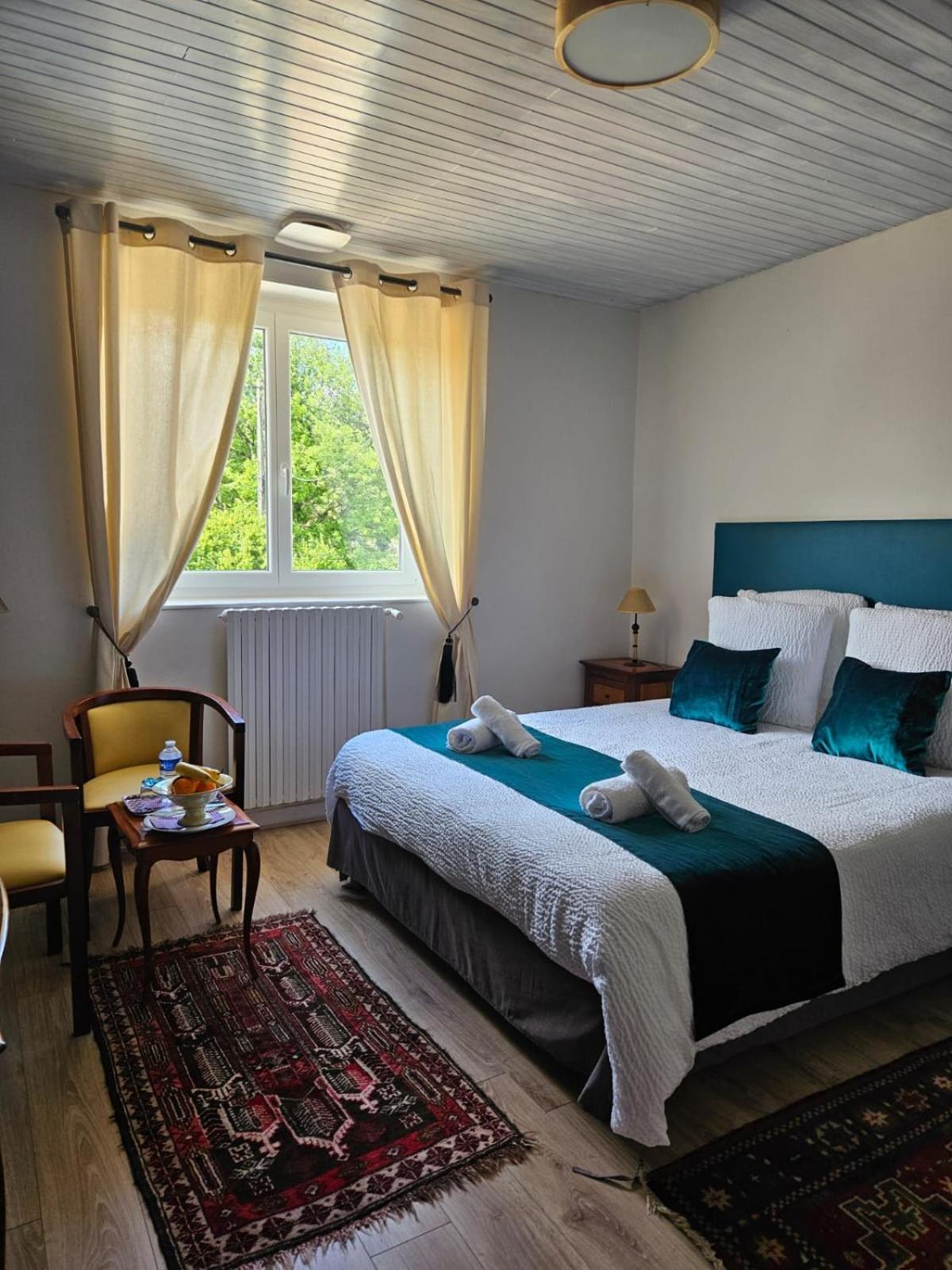 Domaine Bassy Hotell Saint-Gengoux-de-Scissé Exteriör bild